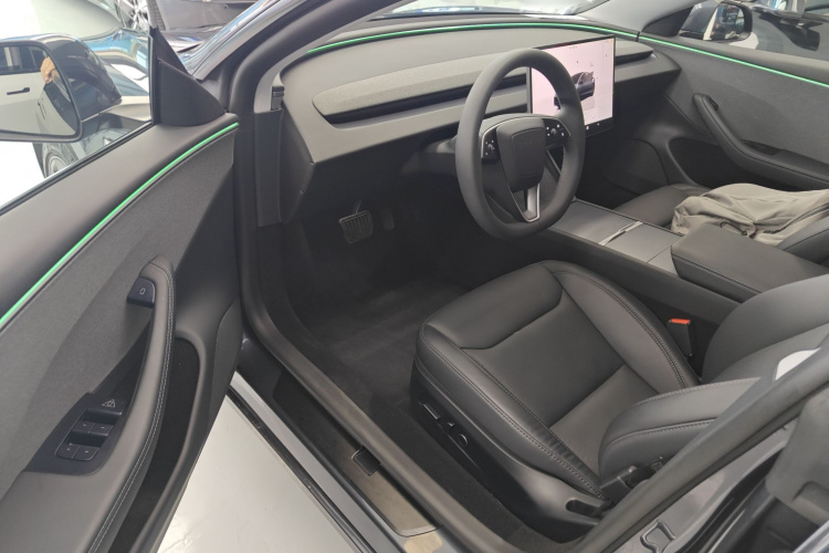 特斯拉 Model 3 2025款 改款 后轮驱动版中控内饰7003