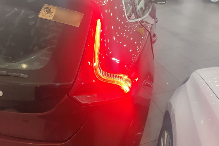 沃尔沃V40 2015款 1.6T 智雅版车身外观9