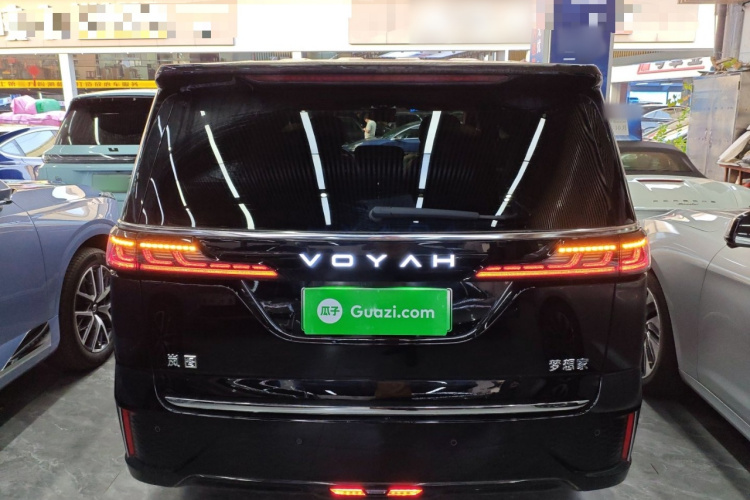 岚图汽车 岚图梦想家 2025款 PHEV 四驱尊贵鲲鹏版车身外观6