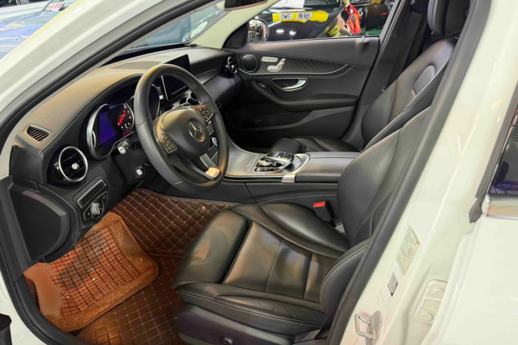 奔驰C级 2015款 改款 C 200 L 运动型中控内饰7001