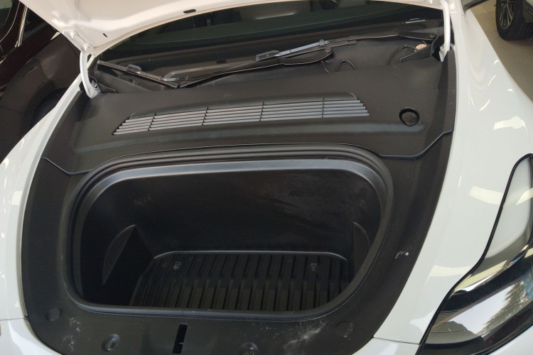 特斯拉 Model Y 2021款 长续航全轮驱动版机舱底盘24