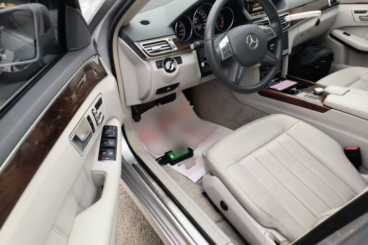 奔驰E级 2014款 E 300 L中控内饰20