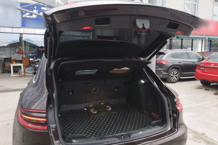 保时捷 2017款  Macan 2.0T机舱底盘23