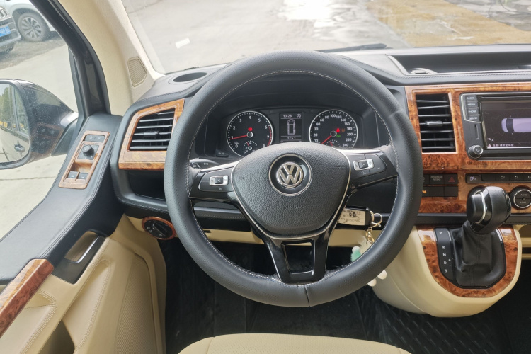 大众 凯路威 2018款 2.0TSI 四驱豪华版 7座中控内饰7008