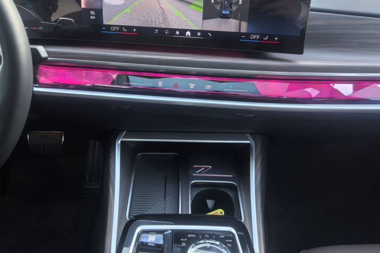 宝马7系 2023款 740Li 领先型 M运动套装中控内饰7003
