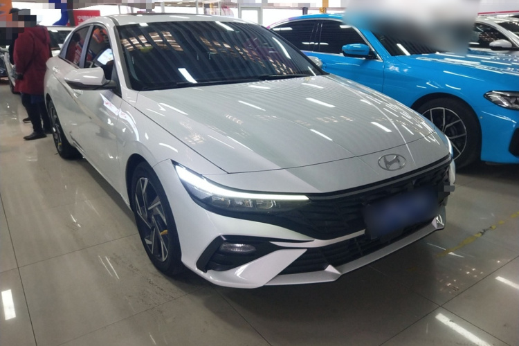 现代 伊兰特 2023款 1.5L CVT GLX精英版车身外观3