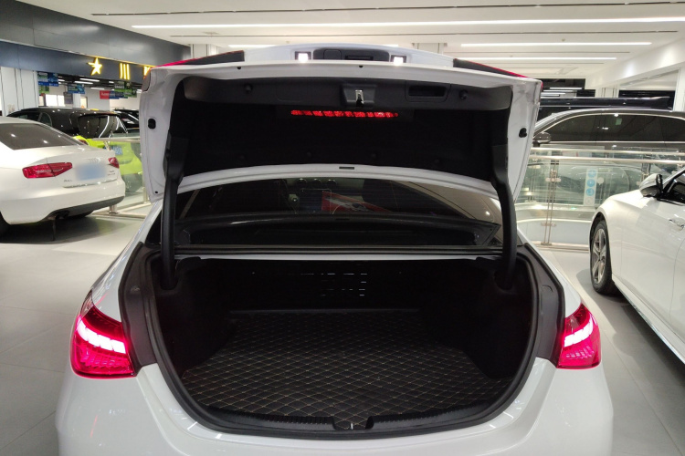 奔驰C级 2022款 改款 C 200 L 运动版局部细节23