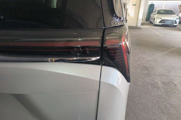 别克GL8 2025款 陆尊 尊享版车身外观6006