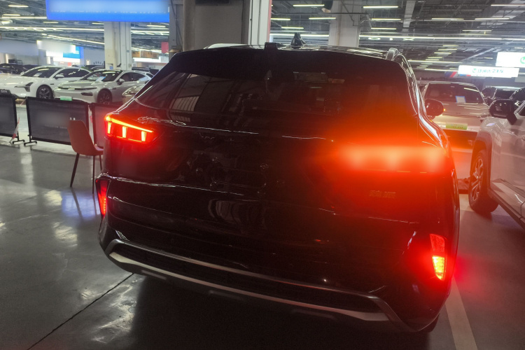 魏牌 摩卡新能源 2022款 1.5T 0焦虑性能版车身外观6