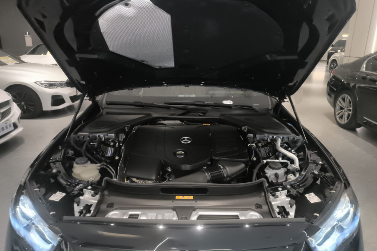 奔驰E级 2025款 E 300 L 豪华型机舱底盘24