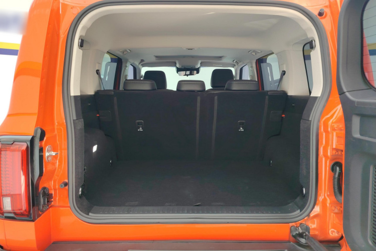 坦克300 2021款 越野版 2.0T 征服者机舱底盘23