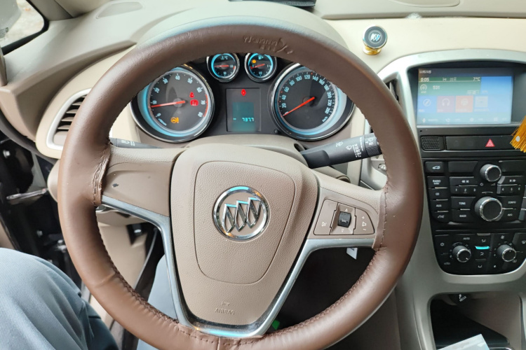 别克 英朗 2013款 GT 1.6L 手动进取版中控内饰13