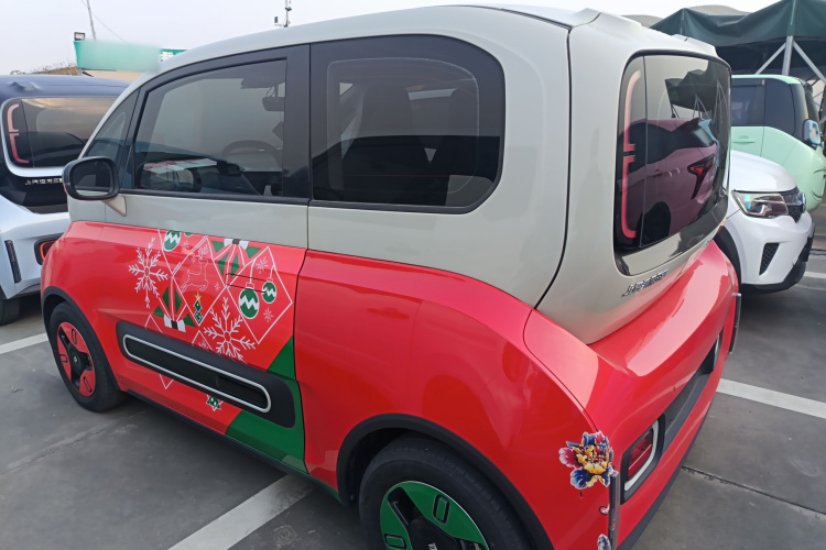 宝骏KiWi EV 2021款 设计师 三元锂车身外观4