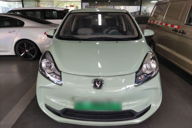 长安欧尚 奔奔E-Star 2021款 国民版 多彩款 磷酸铁锂（31.86kWh）车身外观2