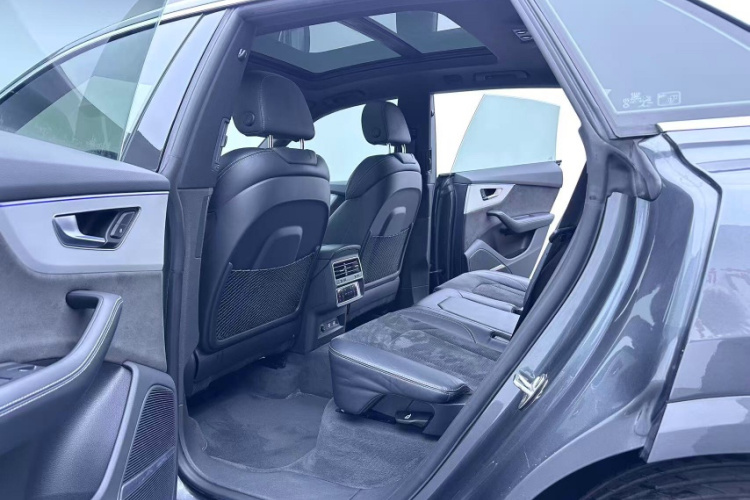 奥迪Q8 2019款 55 TFSI 臻选动感型中控内饰7012