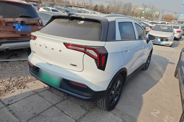 吉利几何E萤火虫 2024款 401km 萤光车身外观7