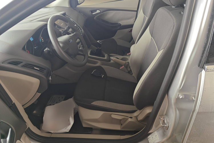 福特 福克斯 2012款 三厢 1.6L 手动舒适型局部细节19