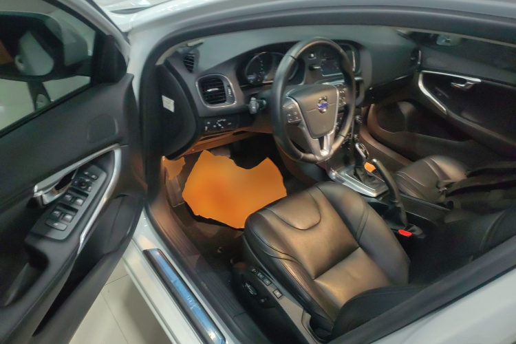 沃尔沃V40 2016款 T3 智逸版中控内饰20