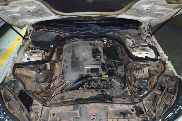 奔驰E级 2015款 E 260 L 运动豪华型局部细节24