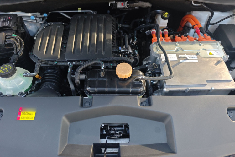 五菱汽车 五菱星辰 2022款 2.0L DHT电速款机舱底盘24