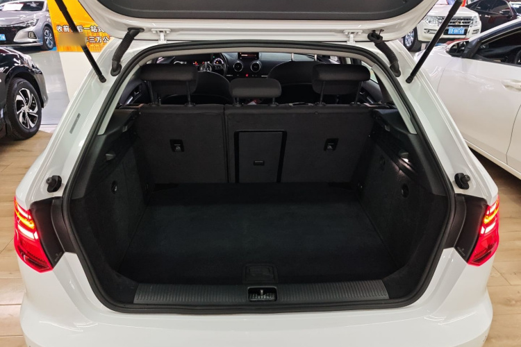 奥迪A3 2019款 Sportback 35 TFSI 进取型 国V机舱底盘23