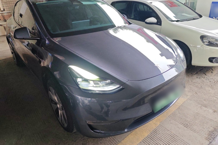 特斯拉 Model Y 2021款 标准续航后驱版车身外观3
