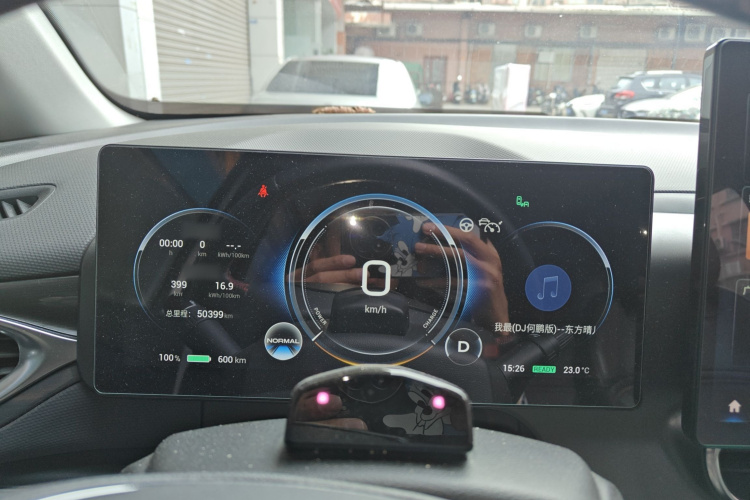 埃安 AION V 2021款 Plus 80 智享科技版 三元锂局部细节14