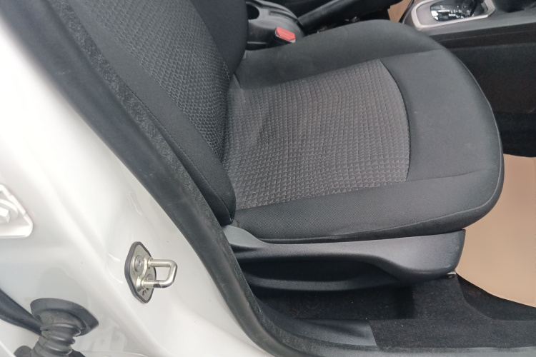 标致301 2016款 1.6L 自动舒适版局部细节41