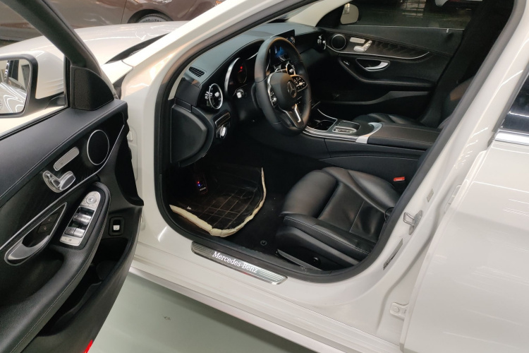 奔驰C级 2019款 C 260 L 运动版中控内饰20