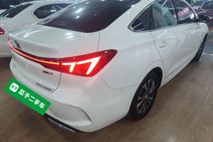 长安 逸动 2022款 PLUS 蓝鲸NE 1.4T GDI DCT尊贵版车身外观6005