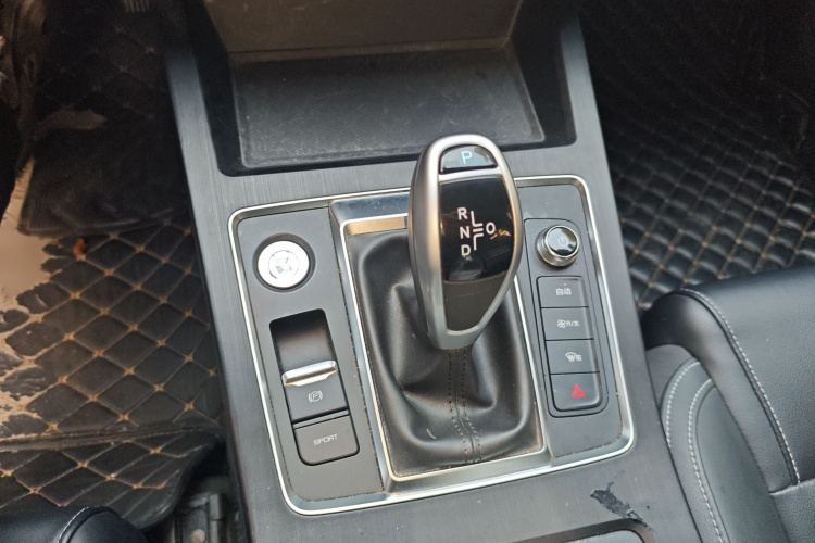 比亚迪 秦Pro 2020款 超越版 1.5TI 自动尊贵型局部细节18