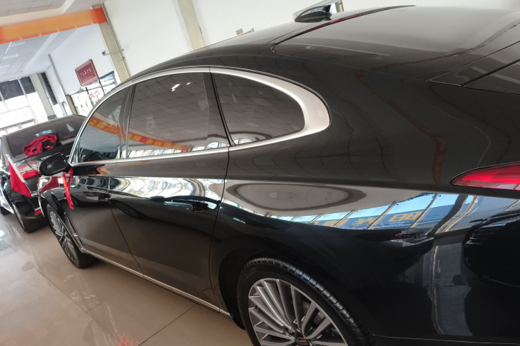 红旗H9 2020款 2.0T 智联旗畅版车身外观4