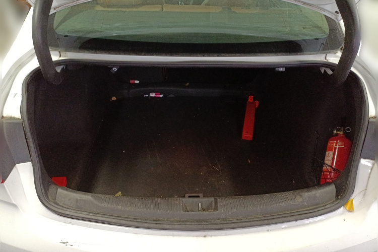 别克 君威 2019款 20T 精英型 国V中控内饰23