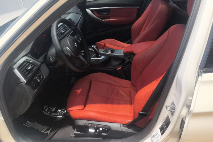 宝马3系 2019款 320i M运动曜夜版局部细节19