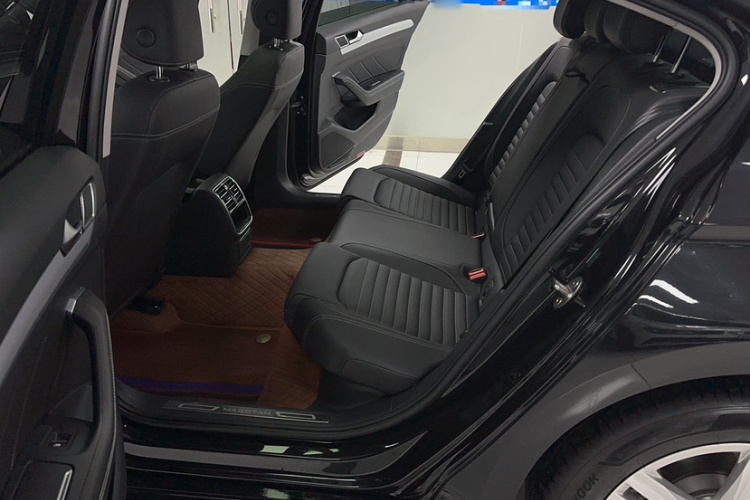 大众 迈腾 2023款 200万辆纪念版 280TSI DSG舒适型中控内饰7002