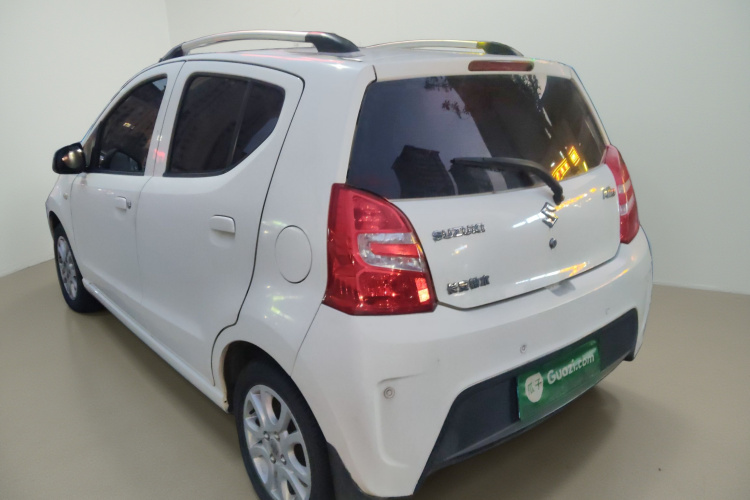 铃木 奥拓 2013款 1.0L 自动豪华型车身外观5