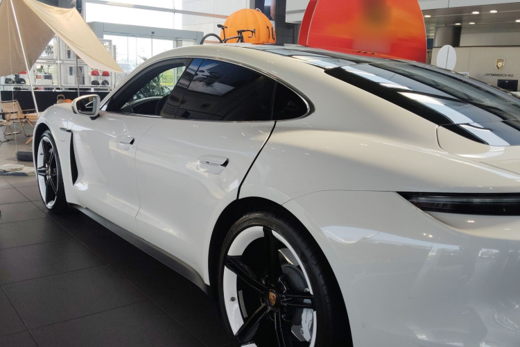 保时捷 2020款 Taycan车身外观4