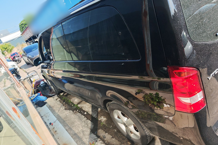 奔驰 威霆 2018款 2.0T 精英版 9座 国VI车身外观6003