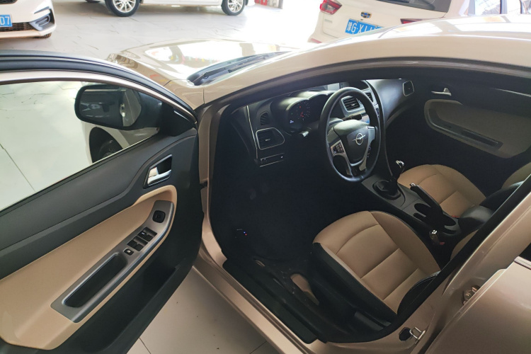 海马 福美来 2015款 1.6L 手动品尚型中控内饰20