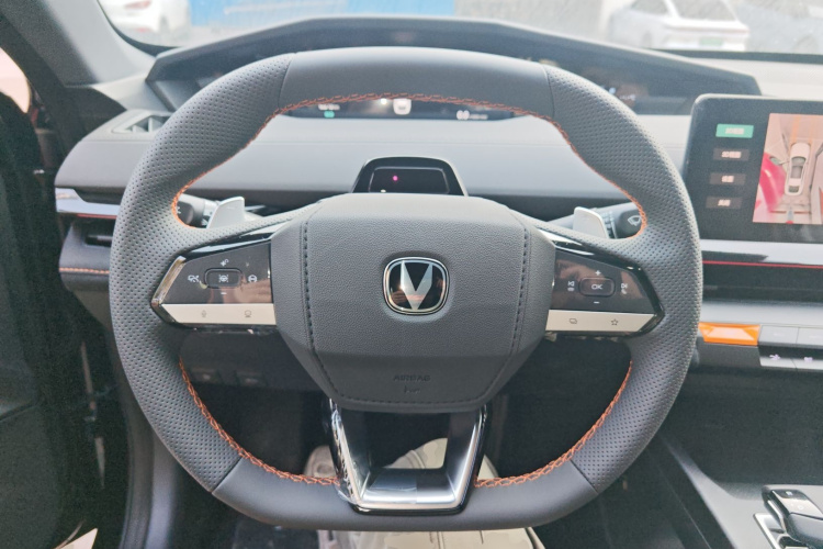 长安UNI-V 2025款 1.5T 500Bar尊贵运动型中控内饰13