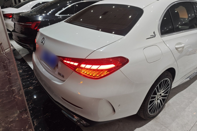 奔驰C级 2022款 C 260 L 运动版车身外观6