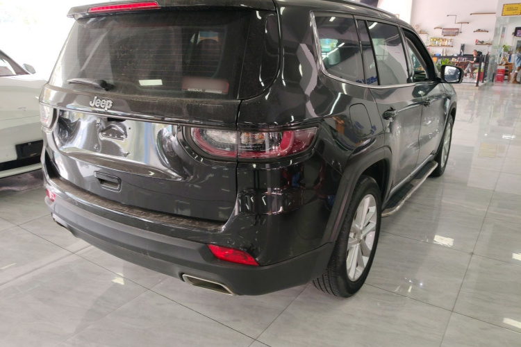 Jeep 大指挥官 2020款 2.0T 两驱精英版车身外观9