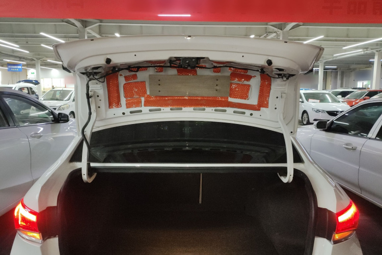 别克 英朗 2019款 15T 双离合互联精英型 国VI机舱底盘23