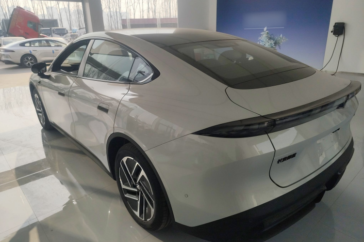 深蓝汽车 深蓝L06 2026款 560Ultra激光版车身外观4