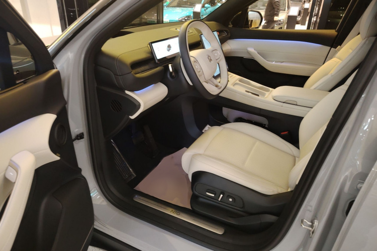 蔚来ES6 2024款 75kWh中控内饰7003