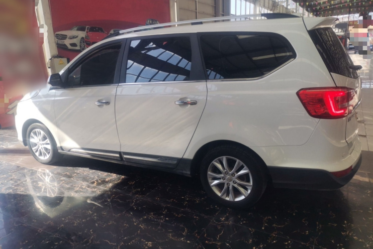 宝骏730 2016款 1.5L 手动豪华型 7座车身外观6003