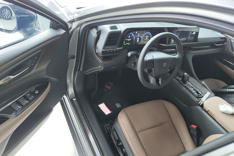 丰田 皇冠(进口) 2024款 2.5L 至尊版中控内饰20