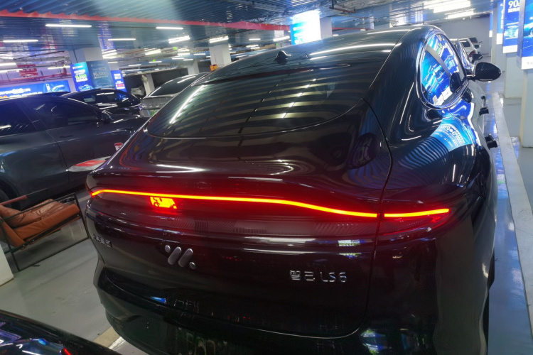 智己汽车 智己LS6 2025款 灵蜥智驾版车身外观6