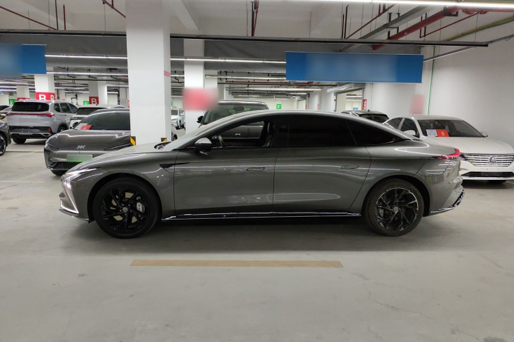 智己汽车 智己L7 2023款 Elite车身外观4