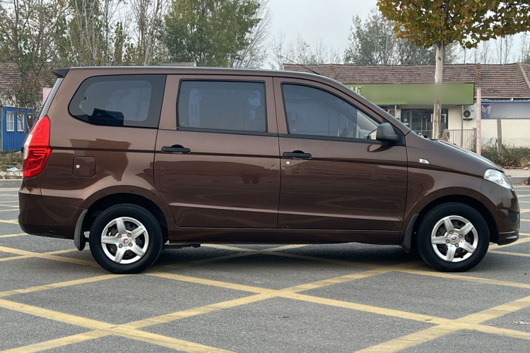 五菱汽车 五菱宏光 2015款 1.2L S 基本型国IV车身外观6005